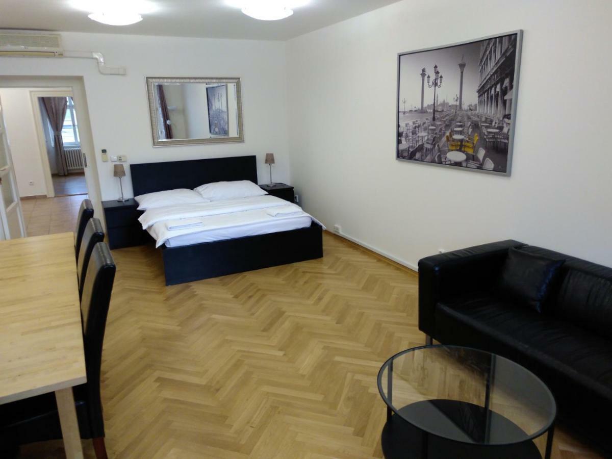 Capital - Wenceslas Square Aparthotel 3*